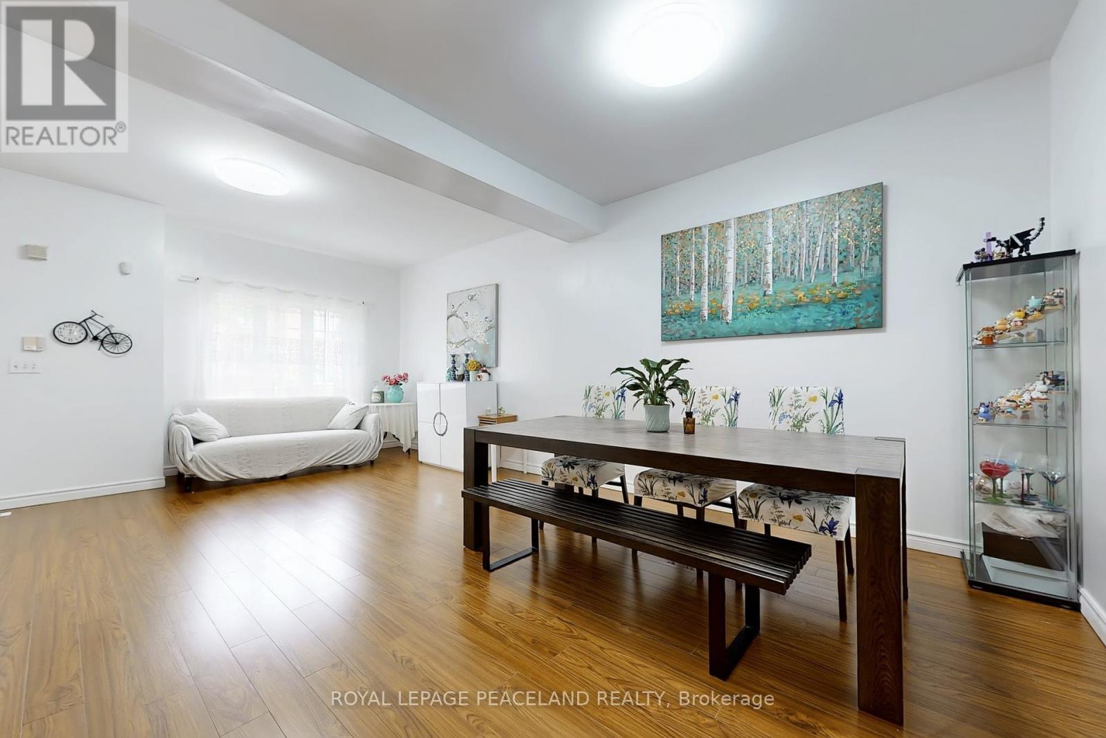 Photo 7 of 3 15 St Moritz Way, Markham ON