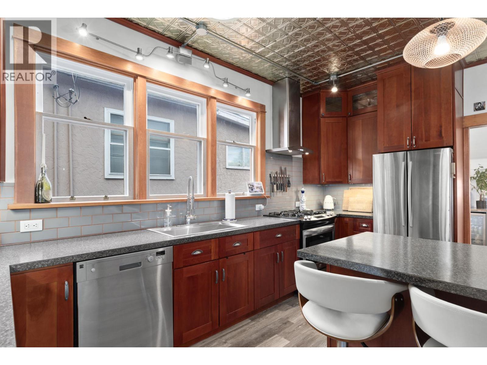 Photo 12 of 784 Lawrence Avenue, Kelowna BC