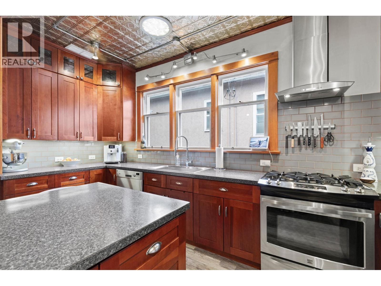Photo 14 of 784 Lawrence Avenue, Kelowna BC
