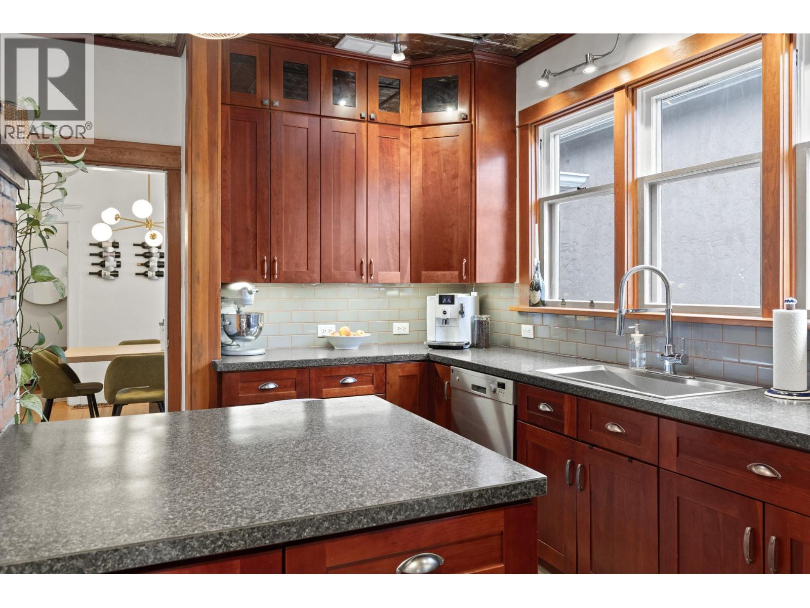 Photo 15 of 784 Lawrence Avenue, Kelowna BC