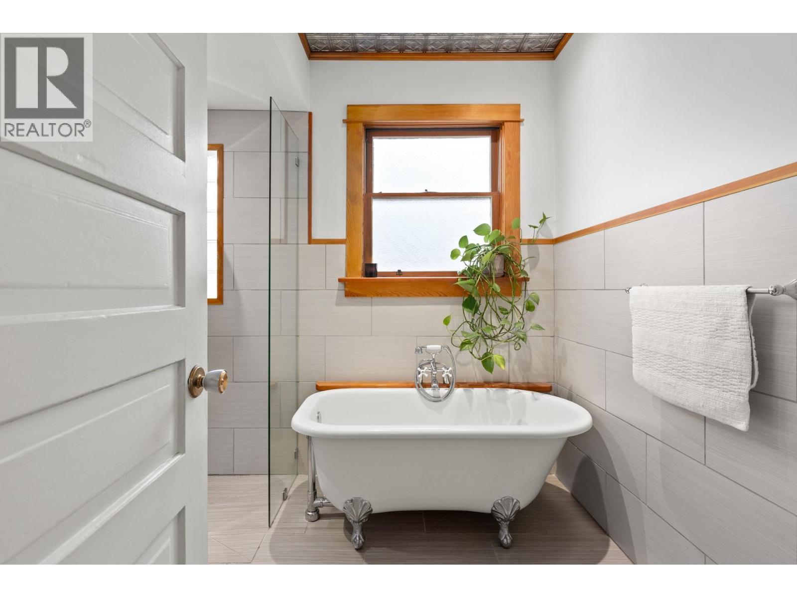 Photo 23 of 784 Lawrence Avenue, Kelowna BC
