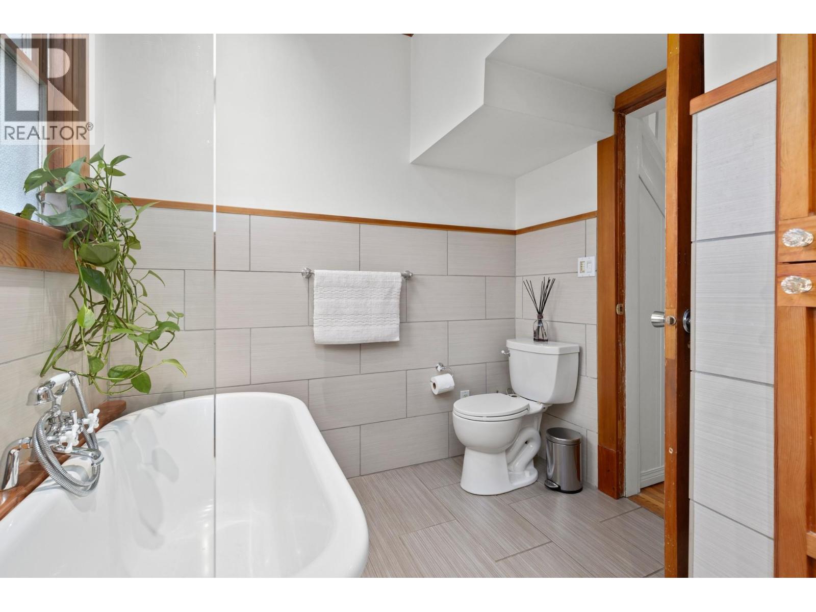 Photo 25 of 784 Lawrence Avenue, Kelowna BC