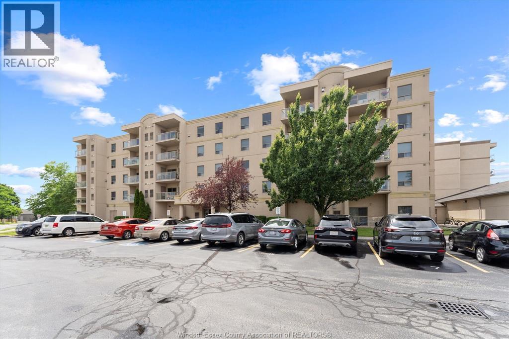 Photo 2 of 315 Village Grove Unit 505, Tecumseh ON