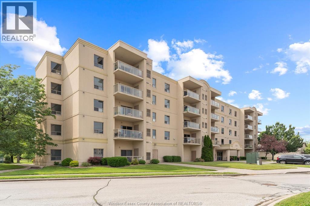 Photo 3 of 315 Village Grove Unit 505, Tecumseh ON