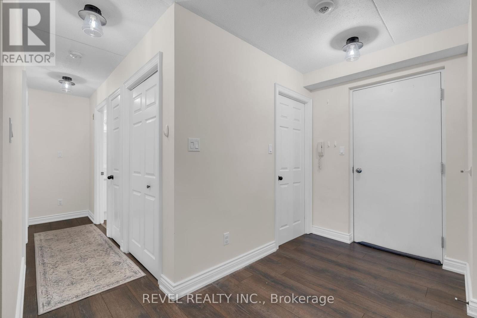 Photo 3 of 206 107 Bond Street, Orillia ON