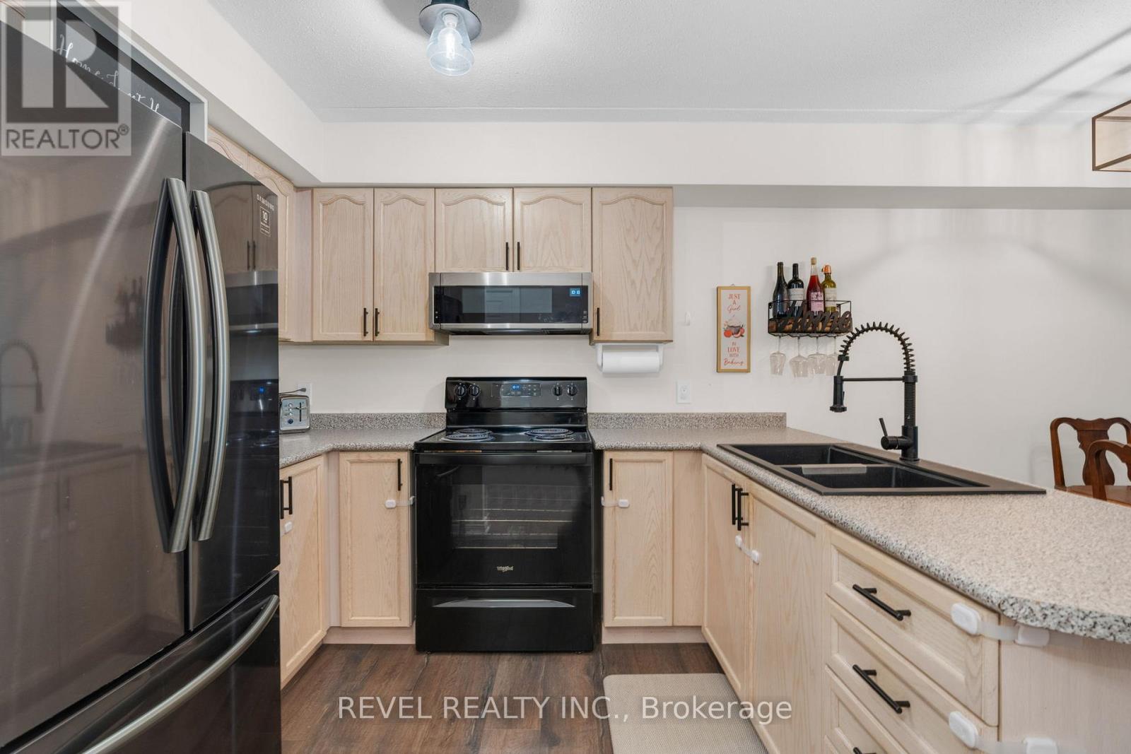Photo 4 of 206 107 Bond Street, Orillia ON