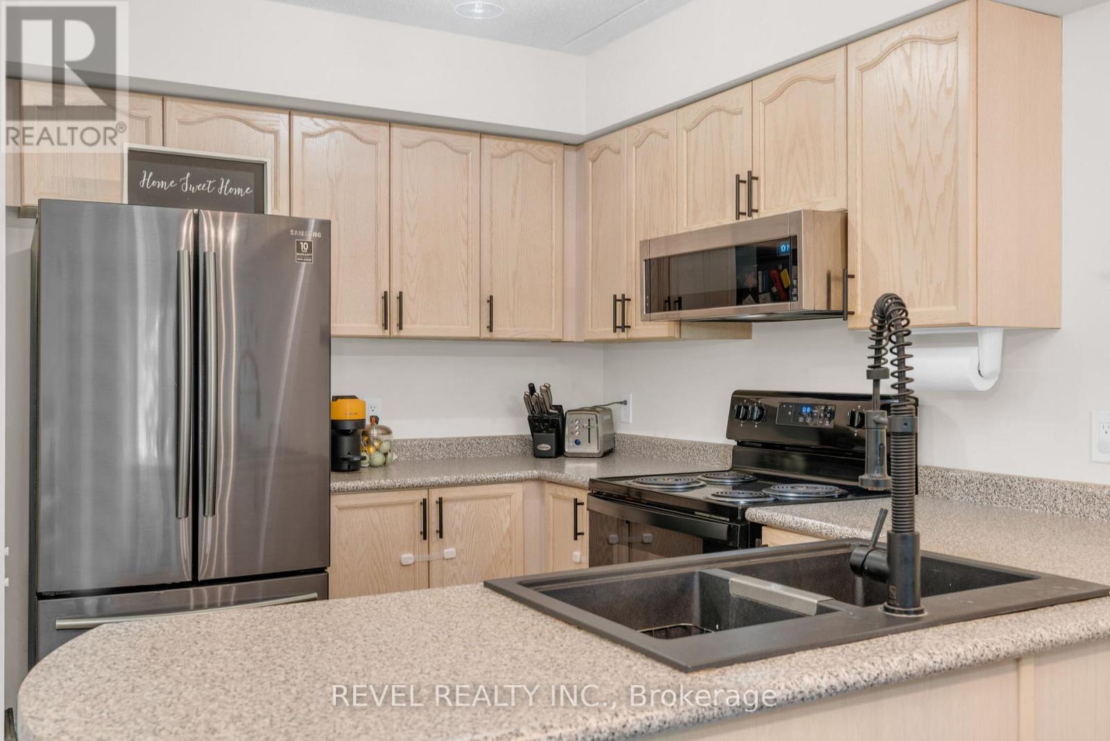 Photo 5 of 206 107 Bond Street, Orillia ON