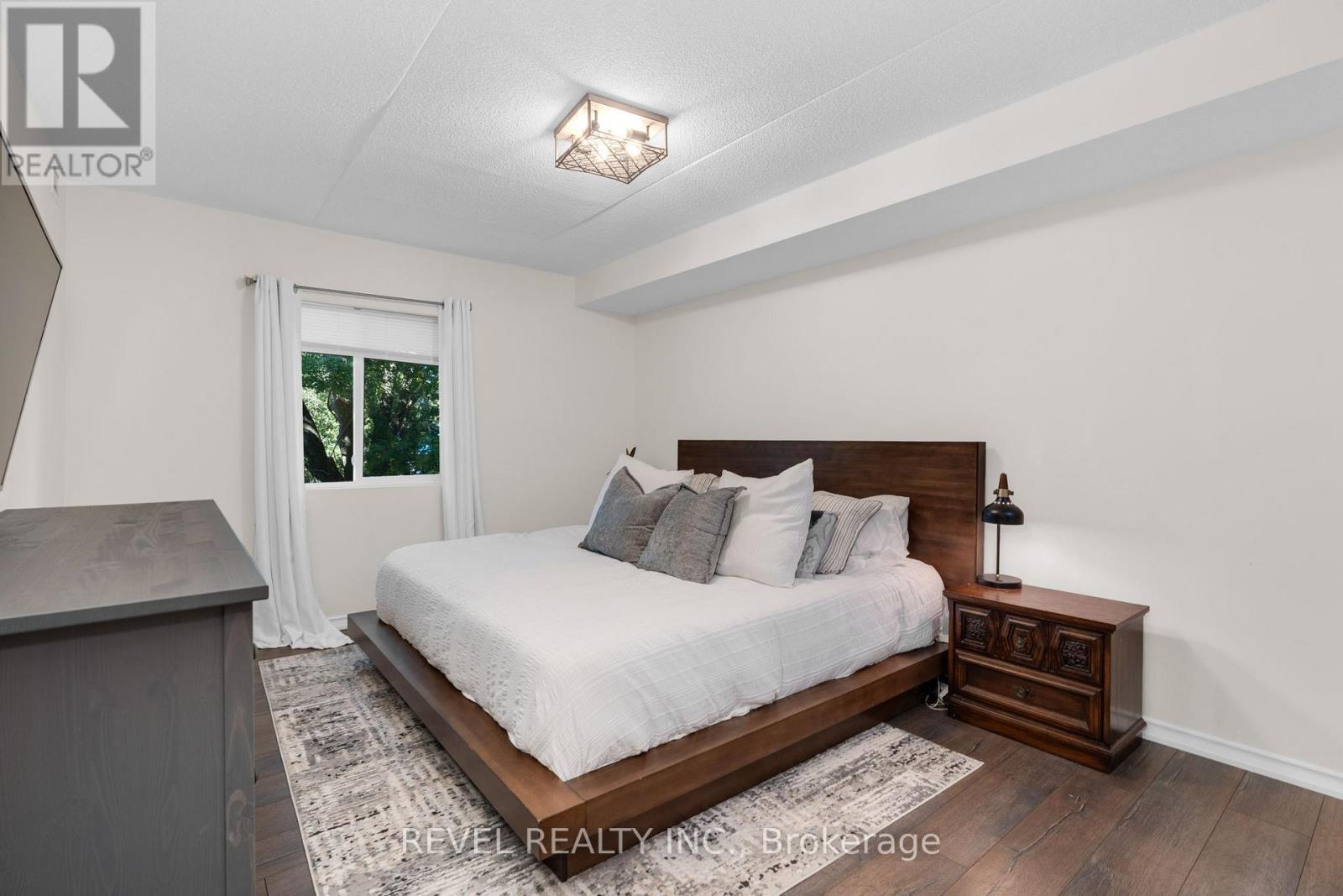 Photo 9 of 206 107 Bond Street, Orillia ON