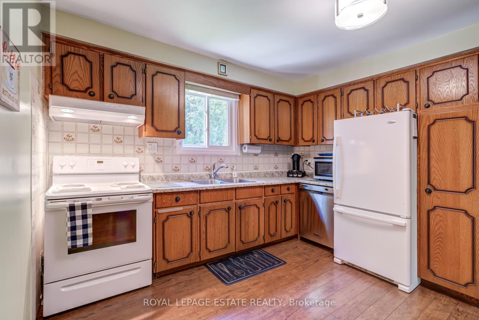 Photo 15 of 107 Nicole Boulevard, Tiny ON