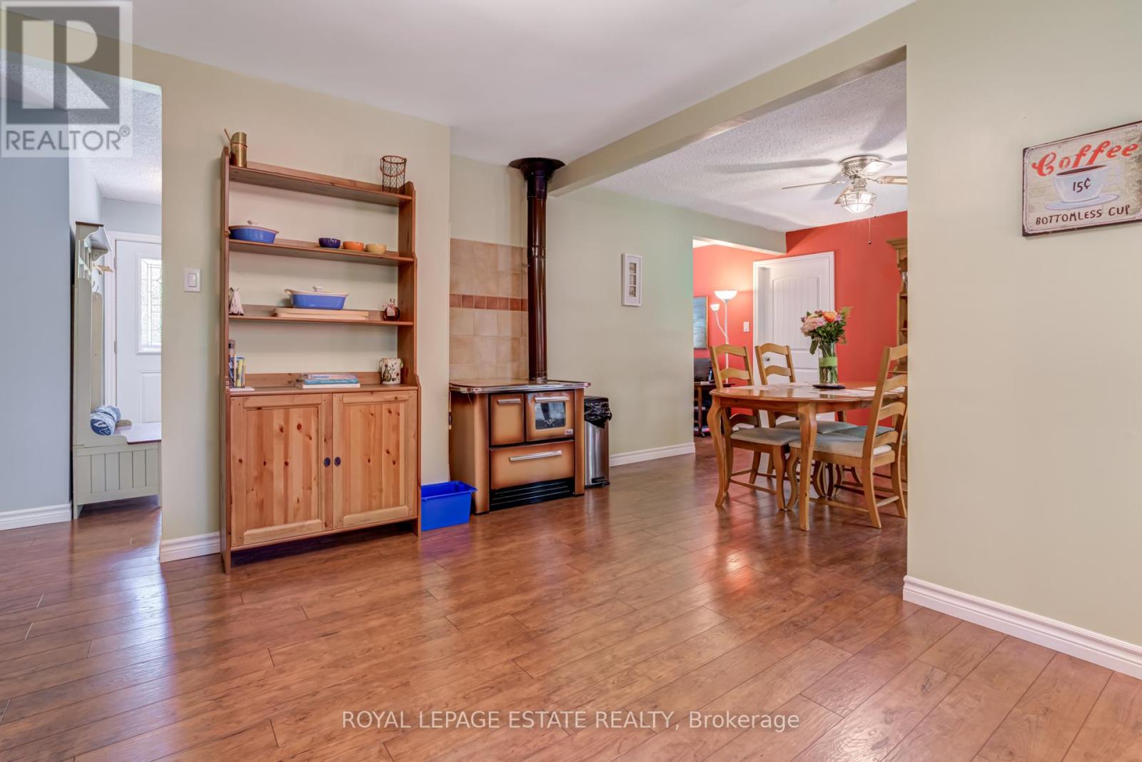 Photo 16 of 107 Nicole Boulevard, Tiny ON
