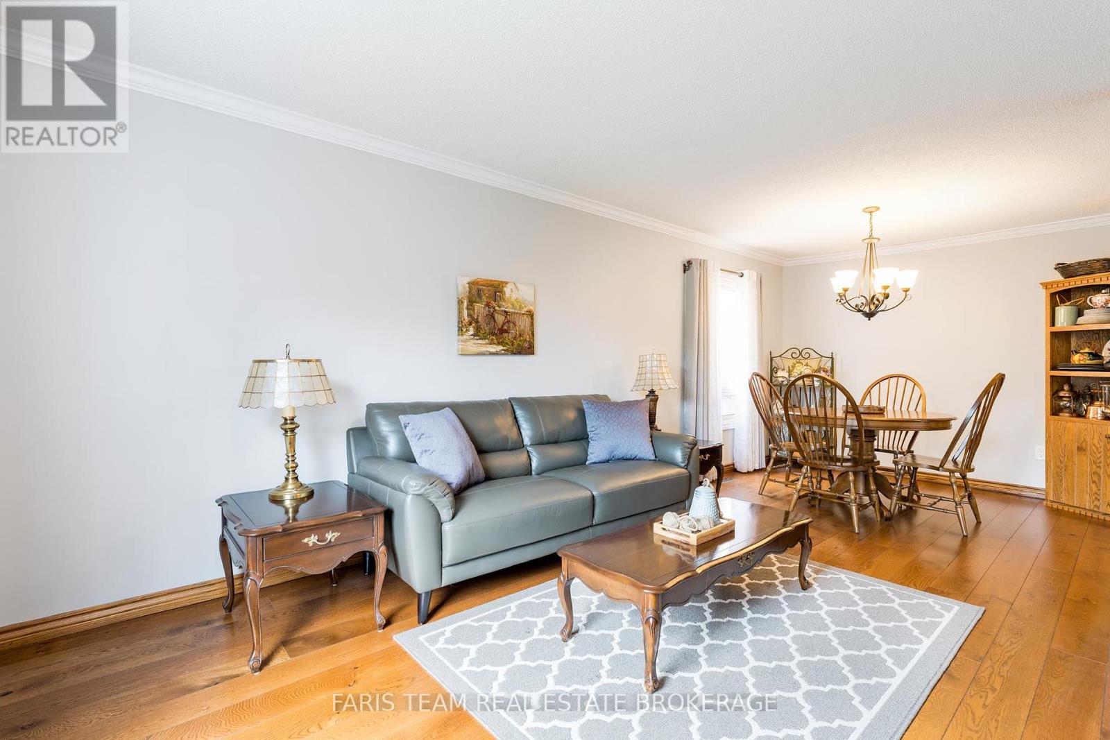 Photo 10 of 41 Mcdougall Drive, Barrie ON