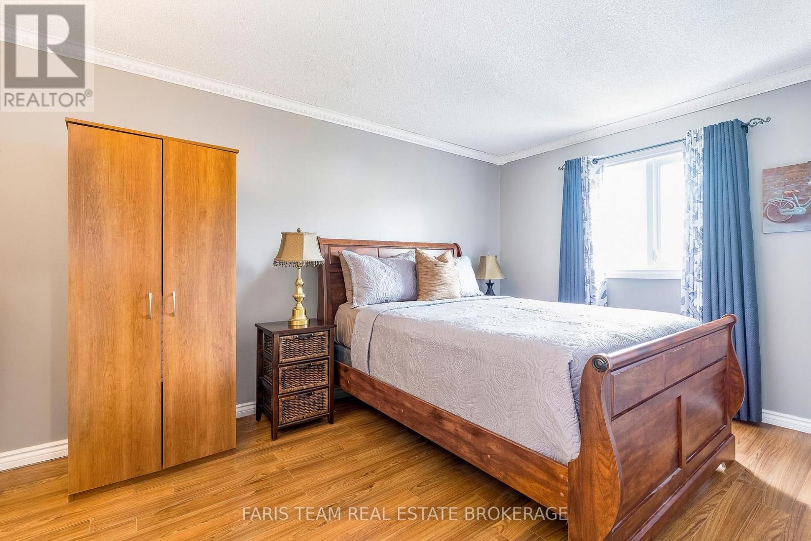Photo 11 of 41 Mcdougall Drive, Barrie ON