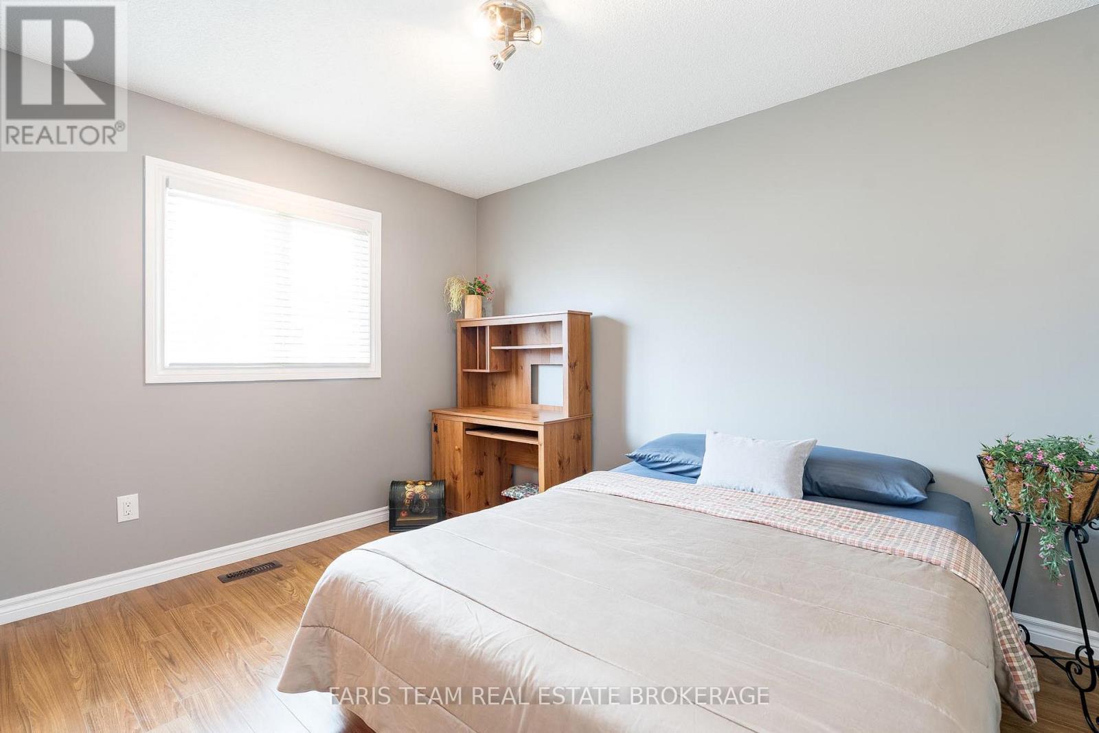 Photo 13 of 41 Mcdougall Drive, Barrie ON