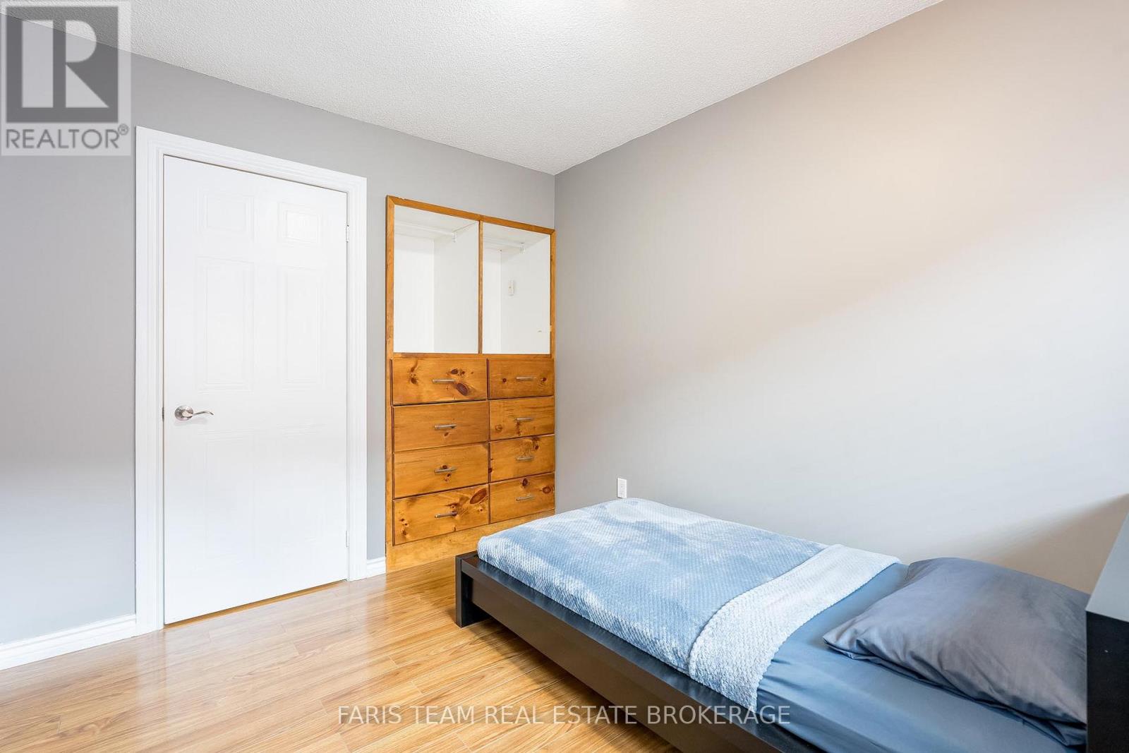 Photo 14 of 41 Mcdougall Drive, Barrie ON