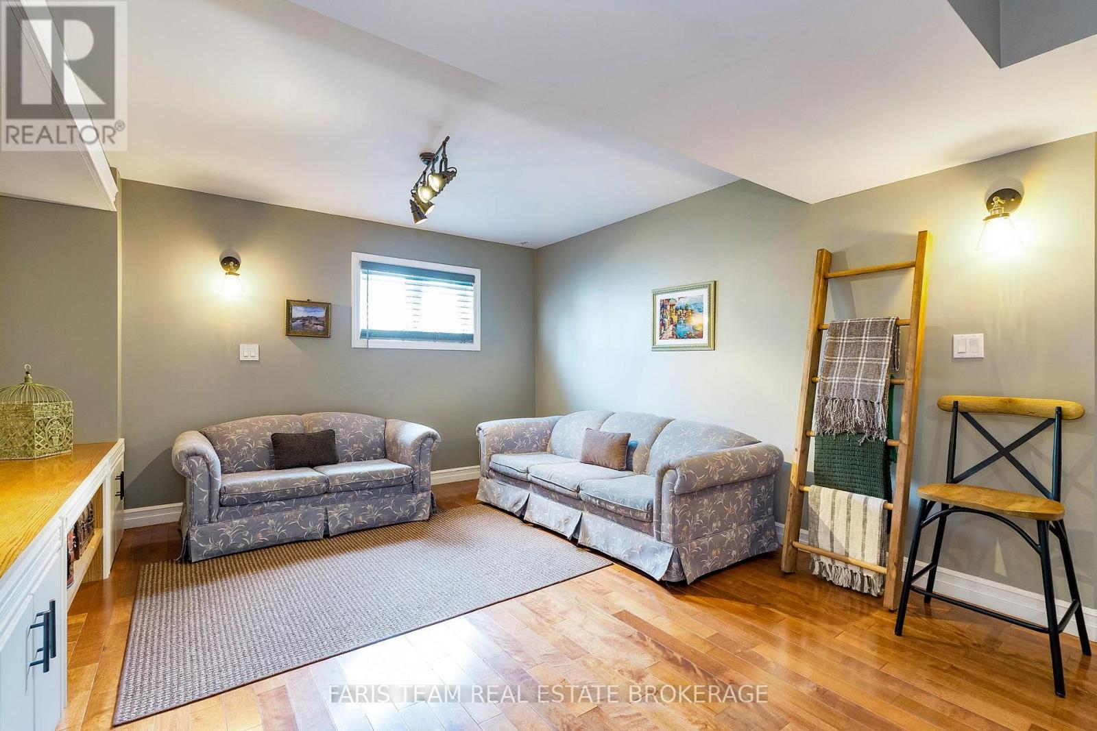 Photo 16 of 41 Mcdougall Drive, Barrie ON