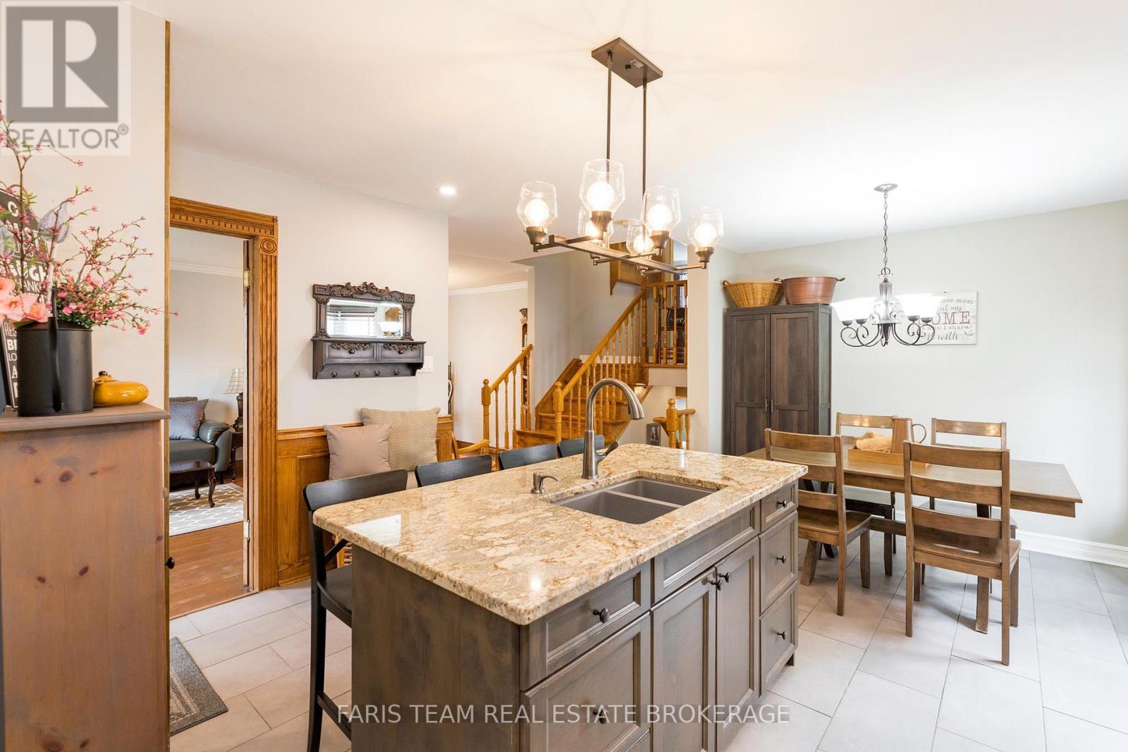 Photo 5 of 41 Mcdougall Drive, Barrie ON