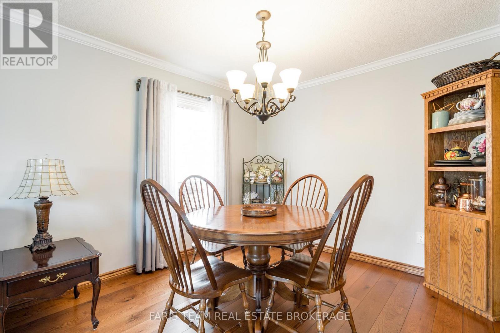 Photo 8 of 41 Mcdougall Drive, Barrie ON