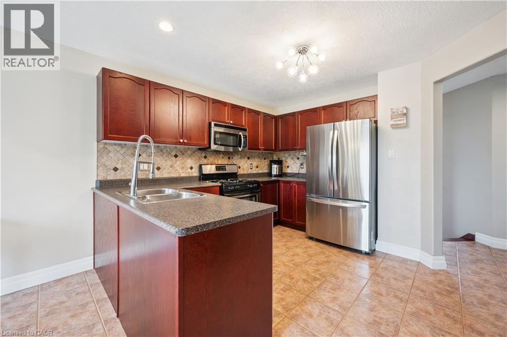Photo 9 of 957 Banffshire Court, Kitchener ON