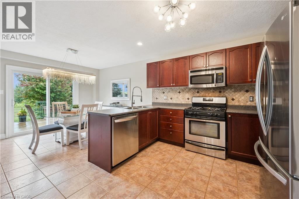Photo 10 of 957 Banffshire Court, Kitchener ON