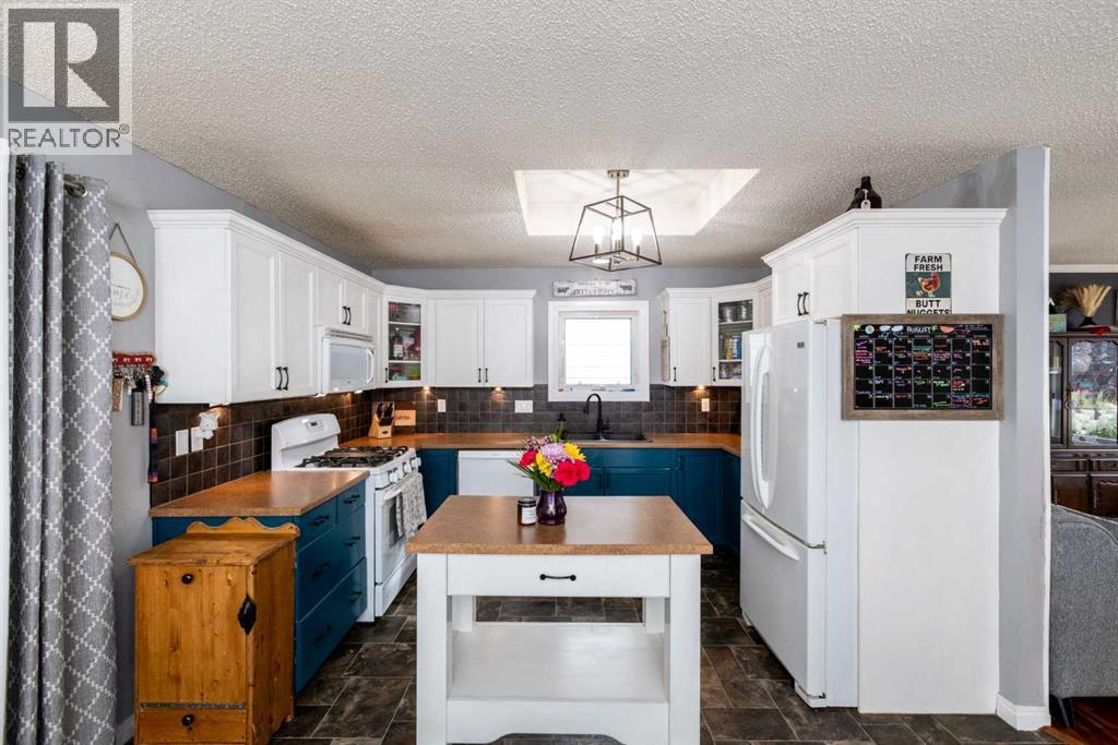 Photo 10 of 62 Rupert Crescent, Red Deer AB