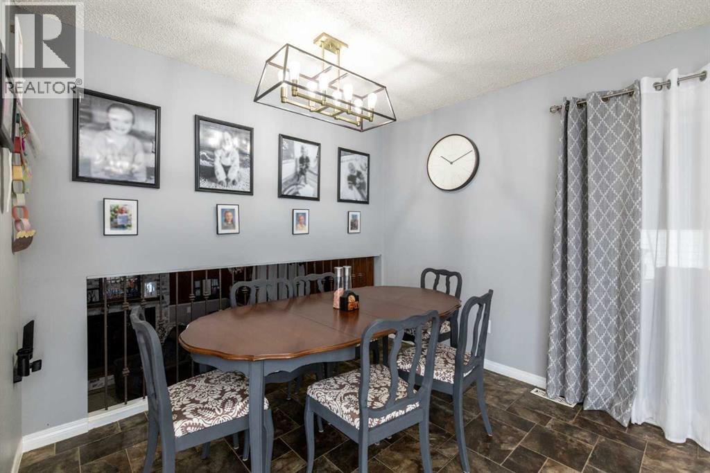 Photo 8 of 62 Rupert Crescent, Red Deer AB