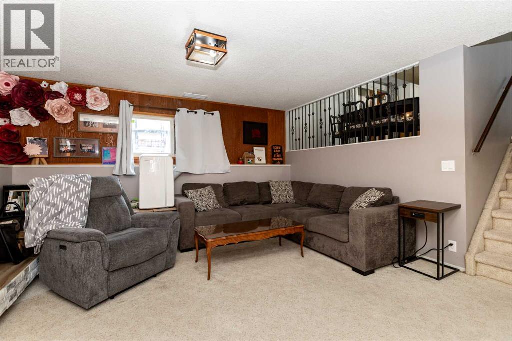 Photo 27 of 62 Rupert Crescent, Red Deer AB