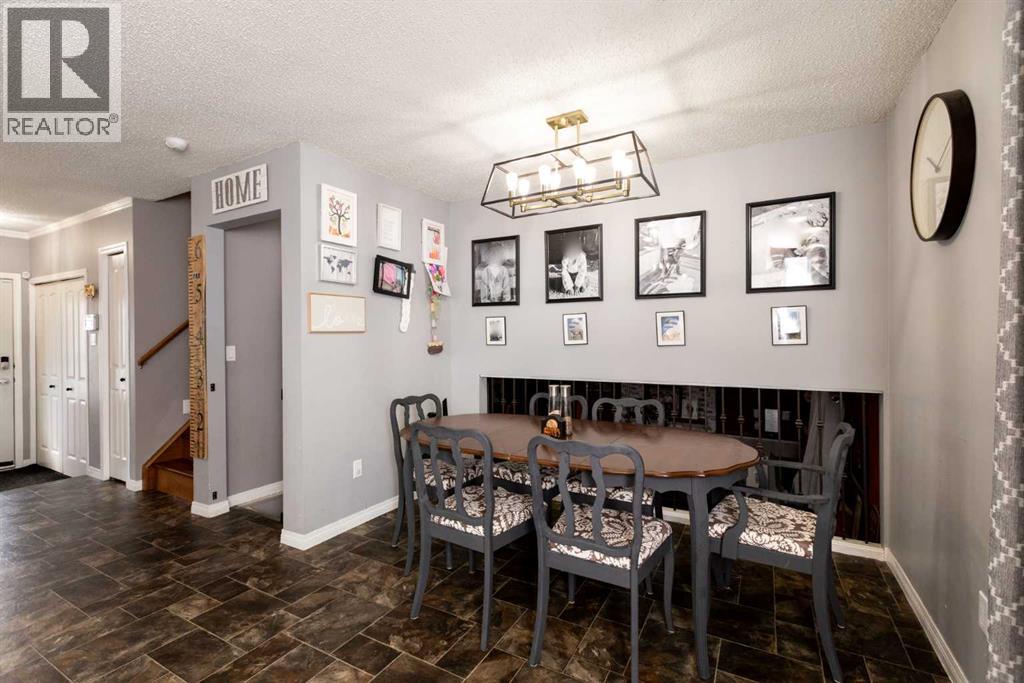 Photo 9 of 62 Rupert Crescent, Red Deer AB