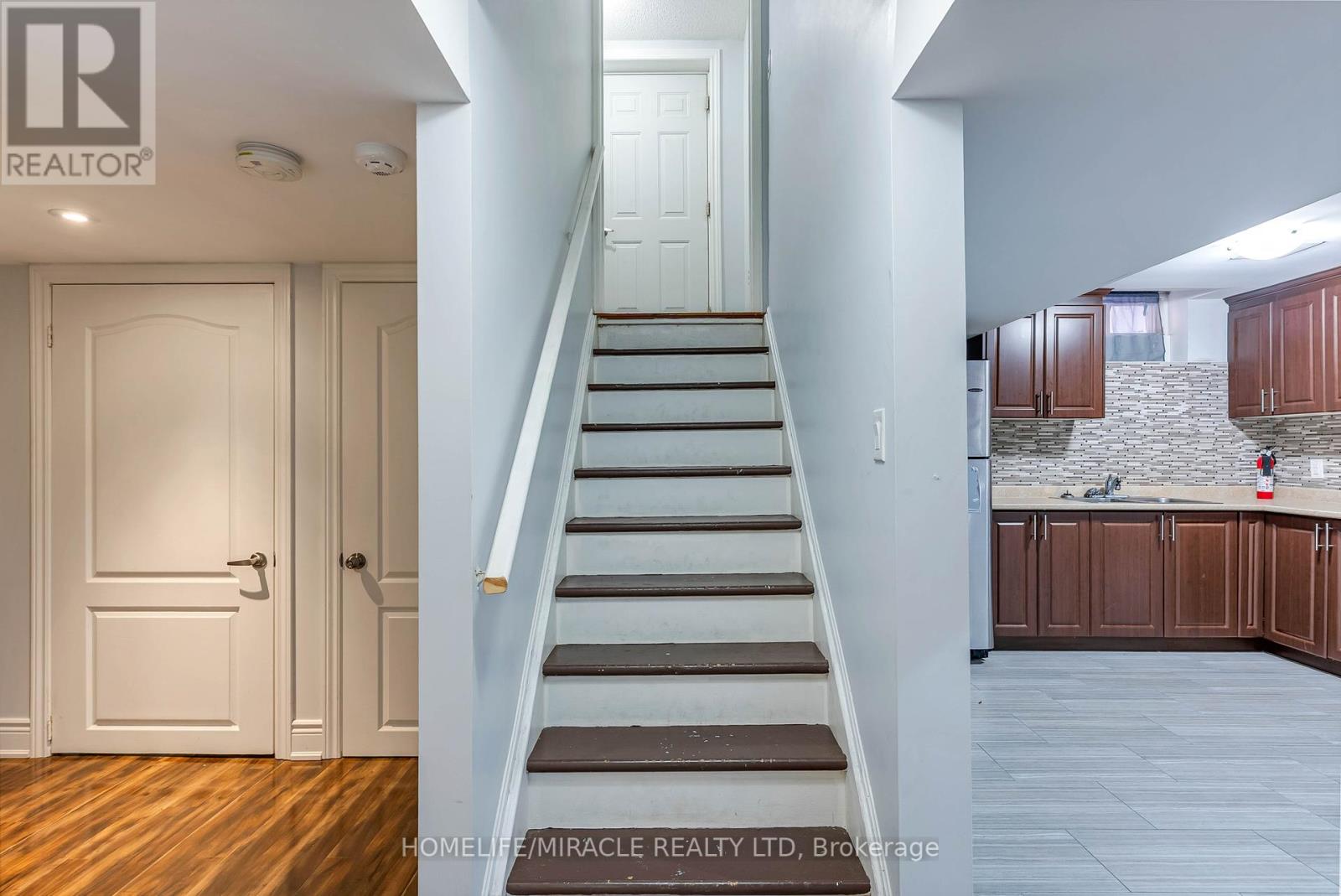 Photo 3 of 14 Galveston Crescent, Brampton ON