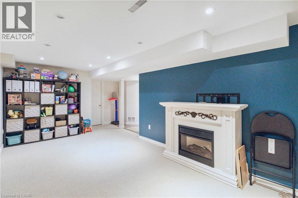 Photo 20 of 2245 Pathfinder Dr Drive, Burlington ON