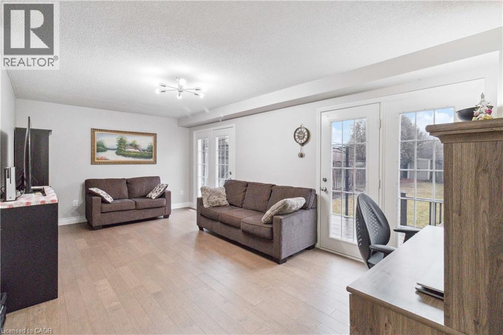 Photo 13 of 2245 Pathfinder Dr Drive, Burlington ON