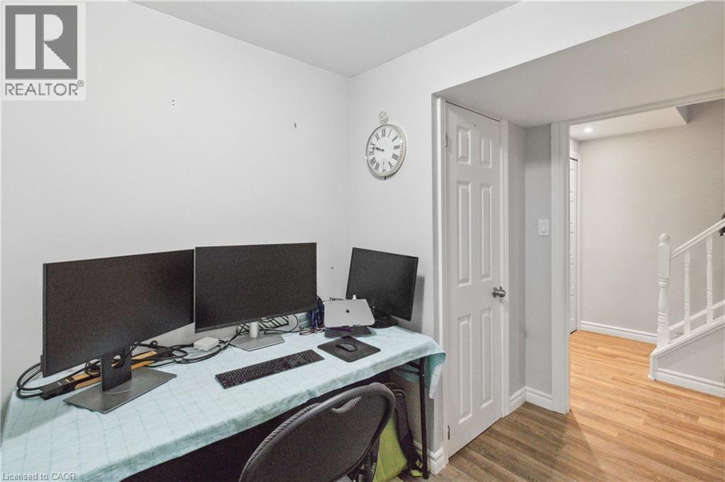 Photo 17 of 2245 Pathfinder Dr Drive, Burlington ON