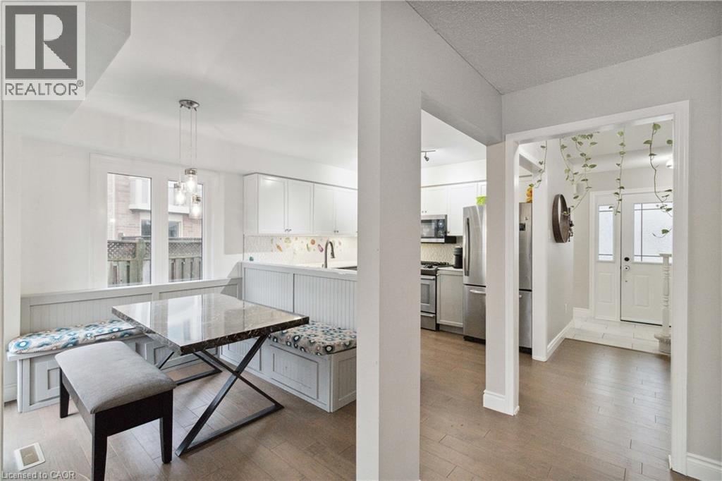 Photo 11 of 2245 Pathfinder Dr Drive, Burlington ON