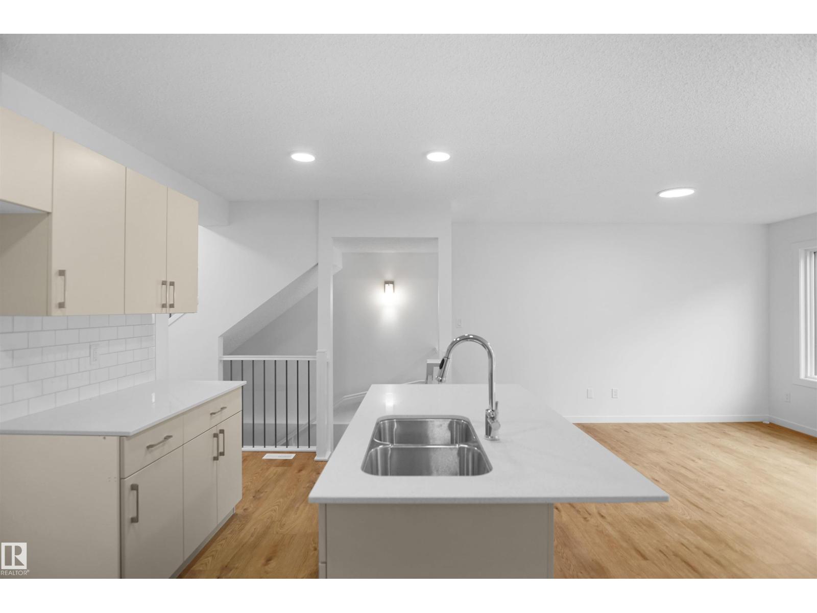 Photo 13 of 29 1430 Aster Wy Nw, Edmonton AB