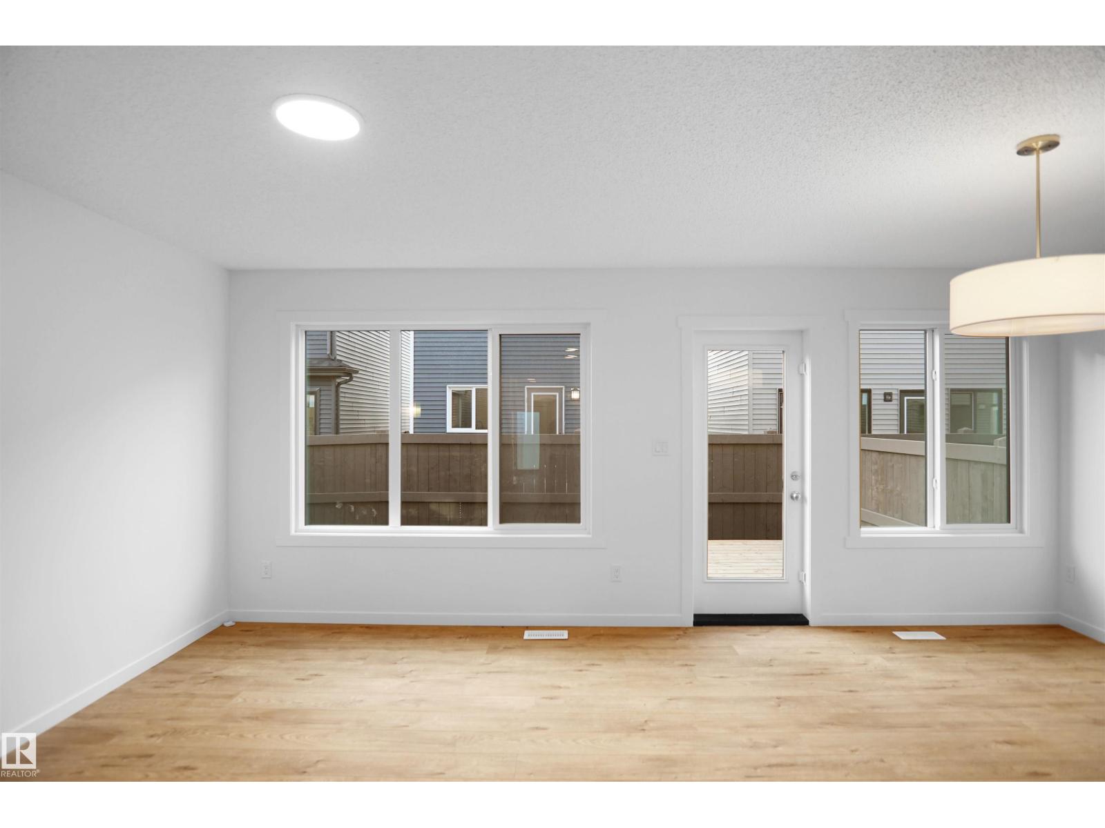 Photo 5 of 29 1430 Aster Wy Nw, Edmonton AB