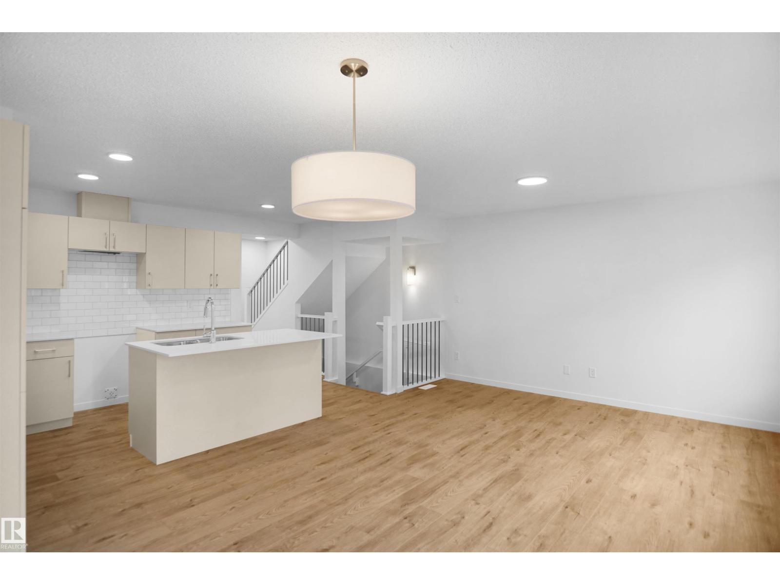 Photo 7 of 29 1430 Aster Wy Nw, Edmonton AB