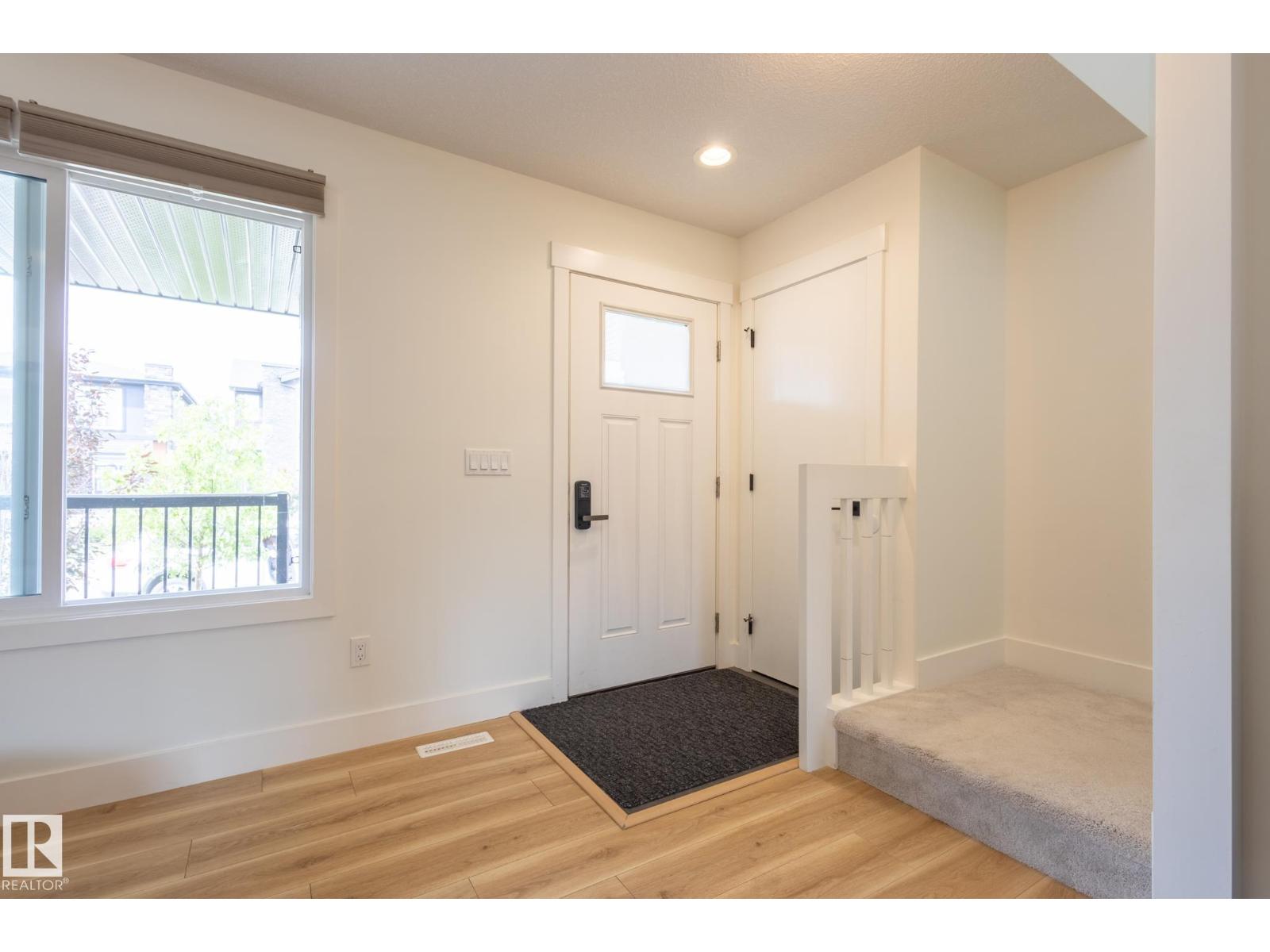 Photo 10 of 6481 King Wd Sw, Edmonton AB