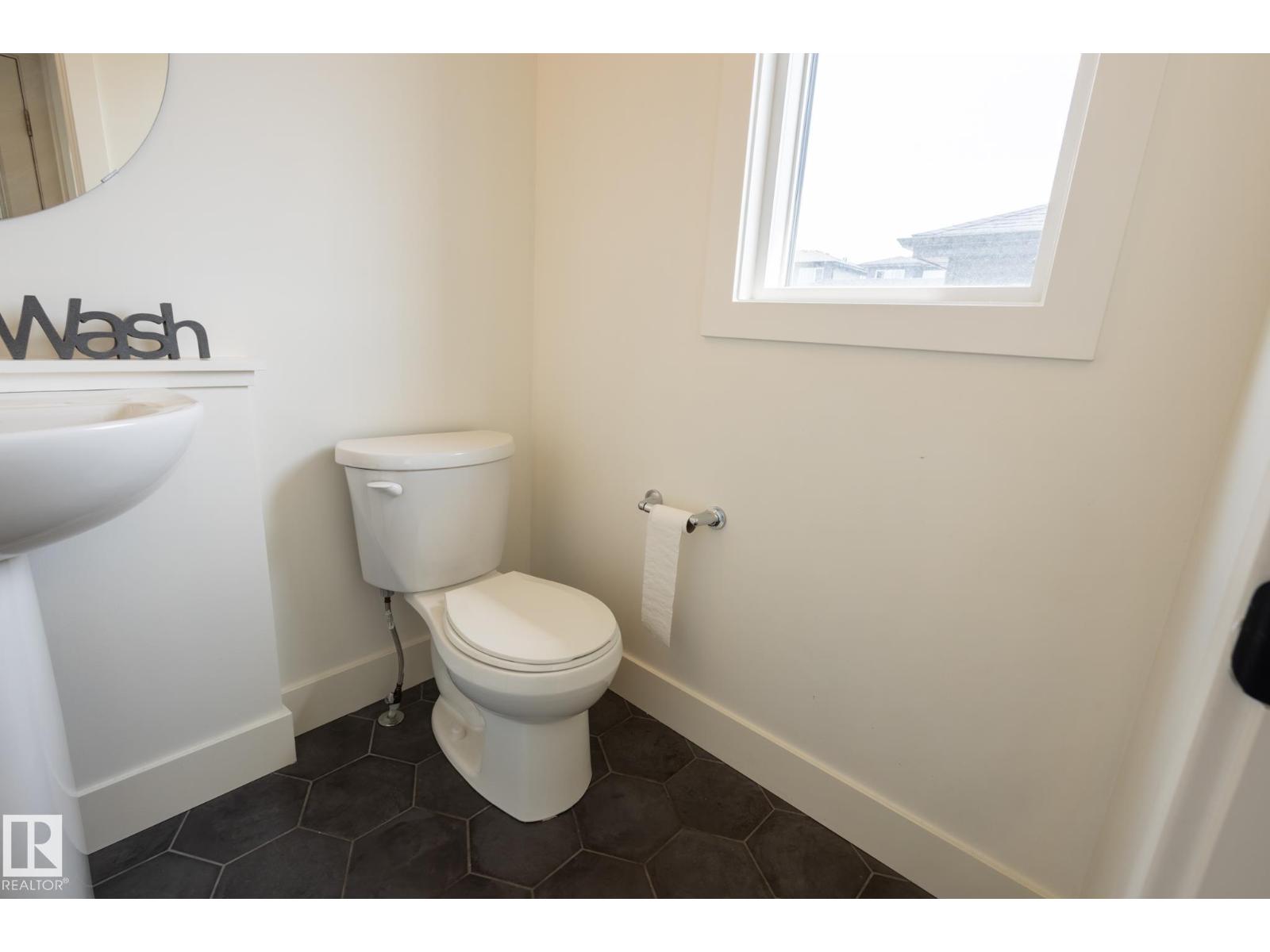 Photo 12 of 6481 King Wd Sw, Edmonton AB