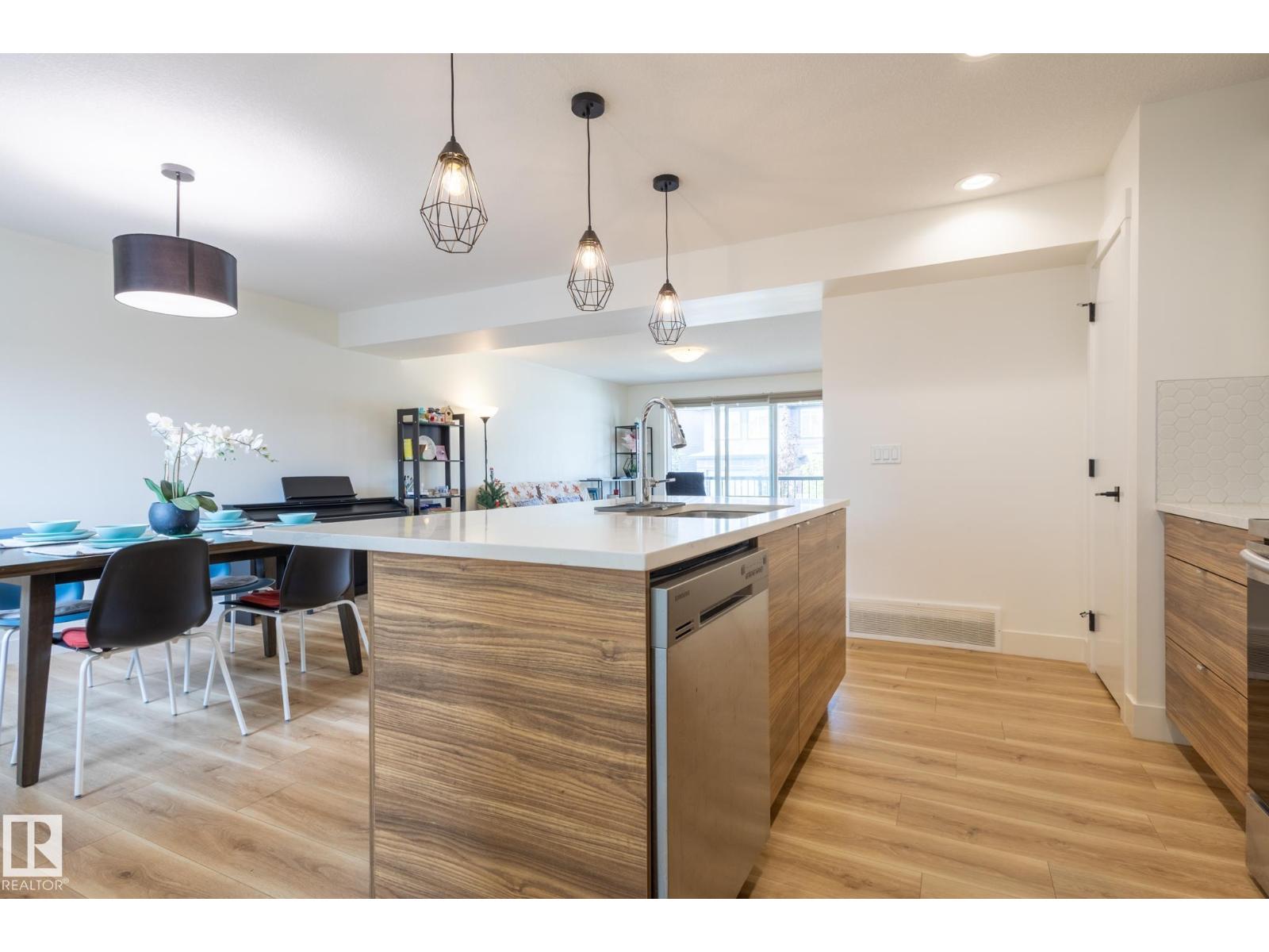 Photo 6 of 6481 King Wd Sw, Edmonton AB