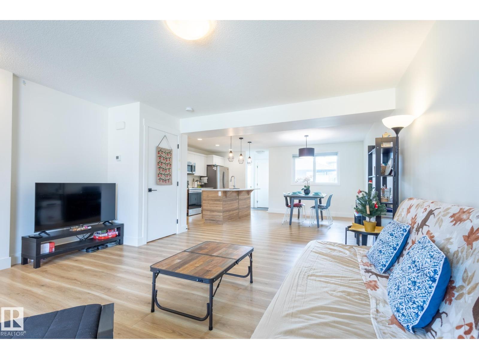 Photo 8 of 6481 King Wd Sw, Edmonton AB