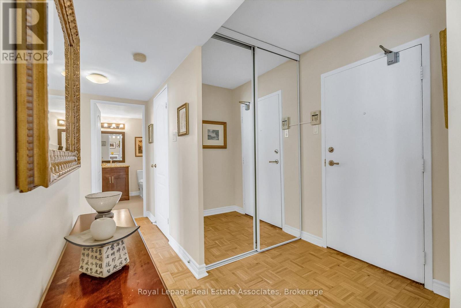 Photo 5 of 611 1333 Bloor Street E, Mississauga ON