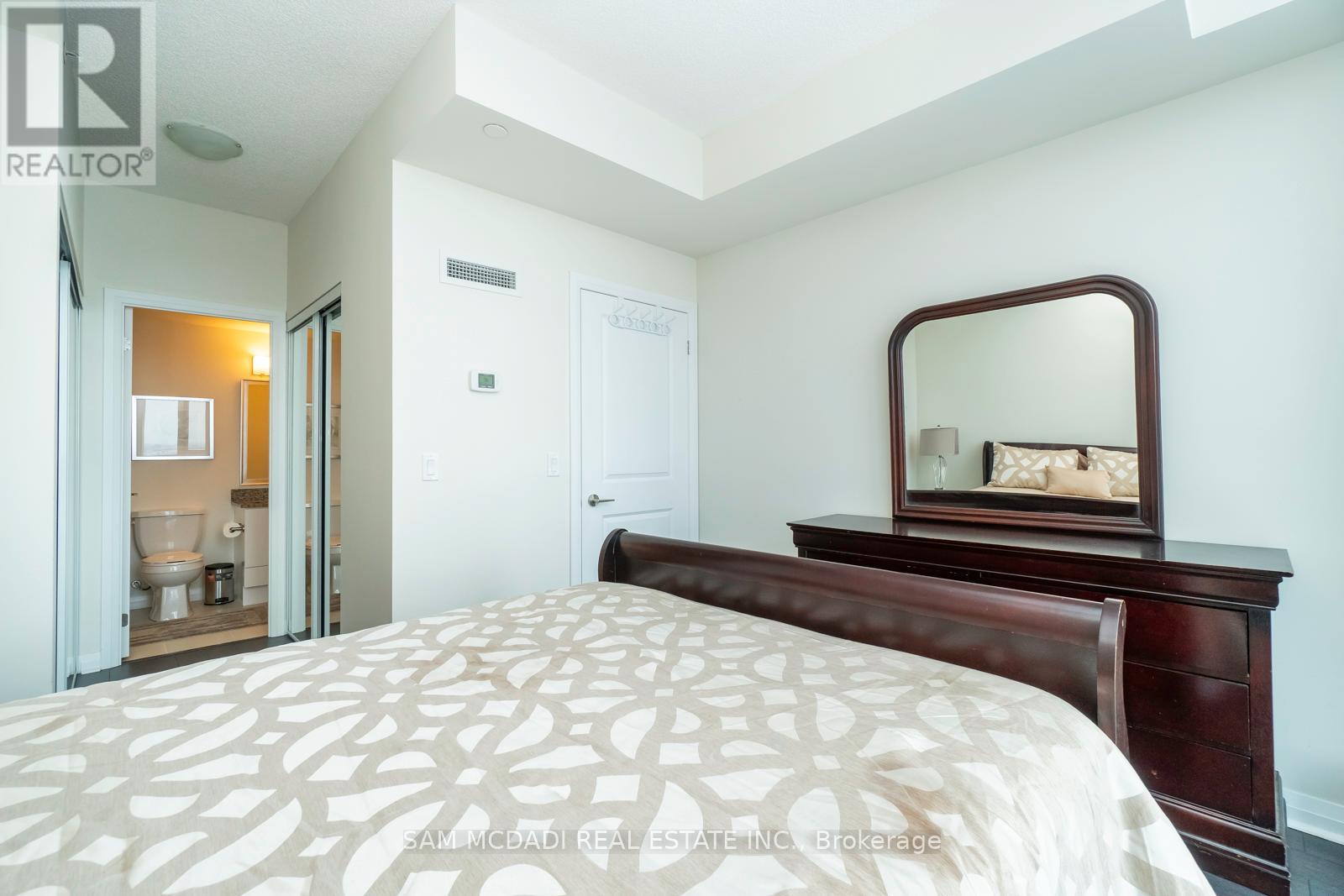 Photo 12 of 1504 55 Eglinton Avenue W, Mississauga ON