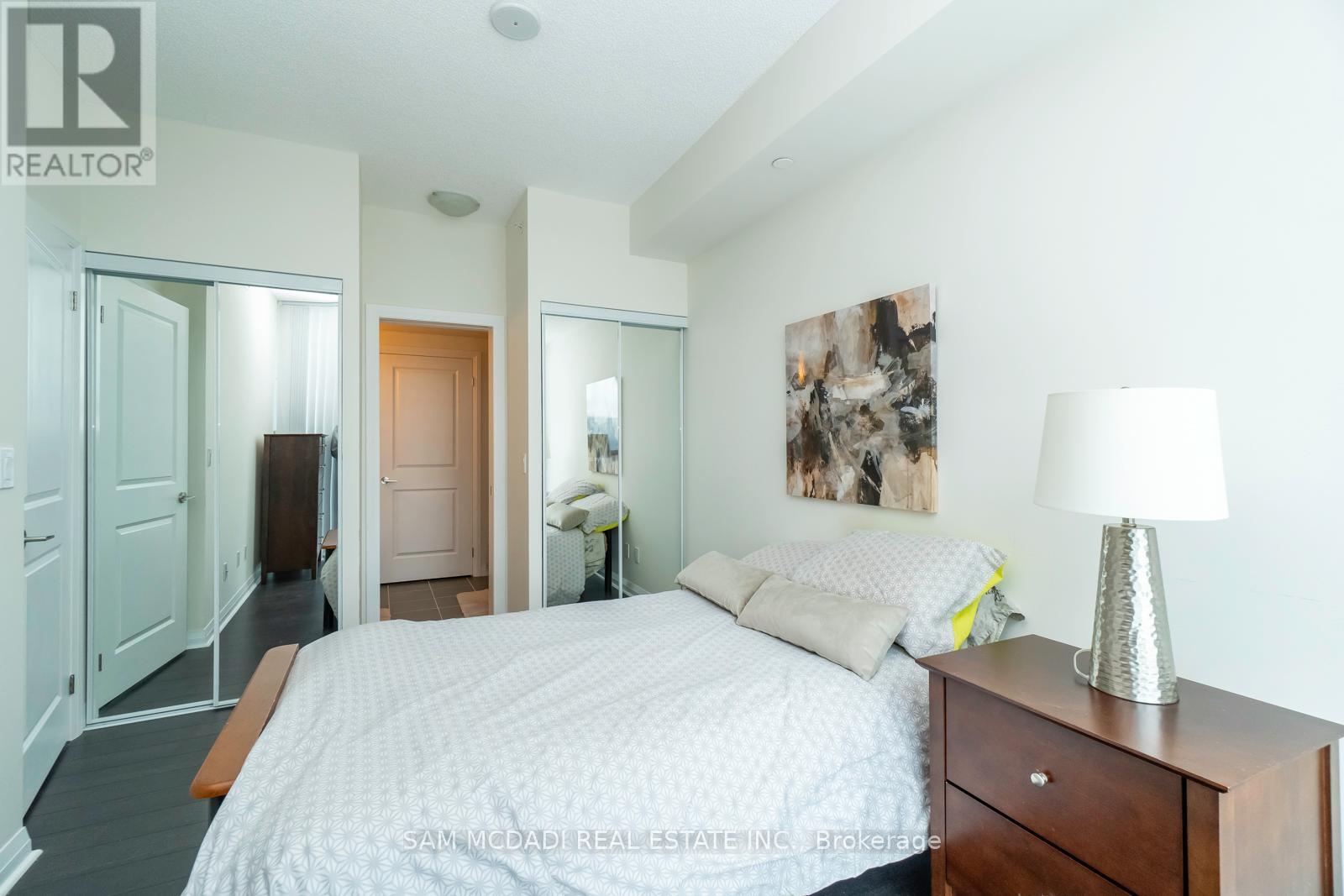 Photo 15 of 1504 55 Eglinton Avenue W, Mississauga ON
