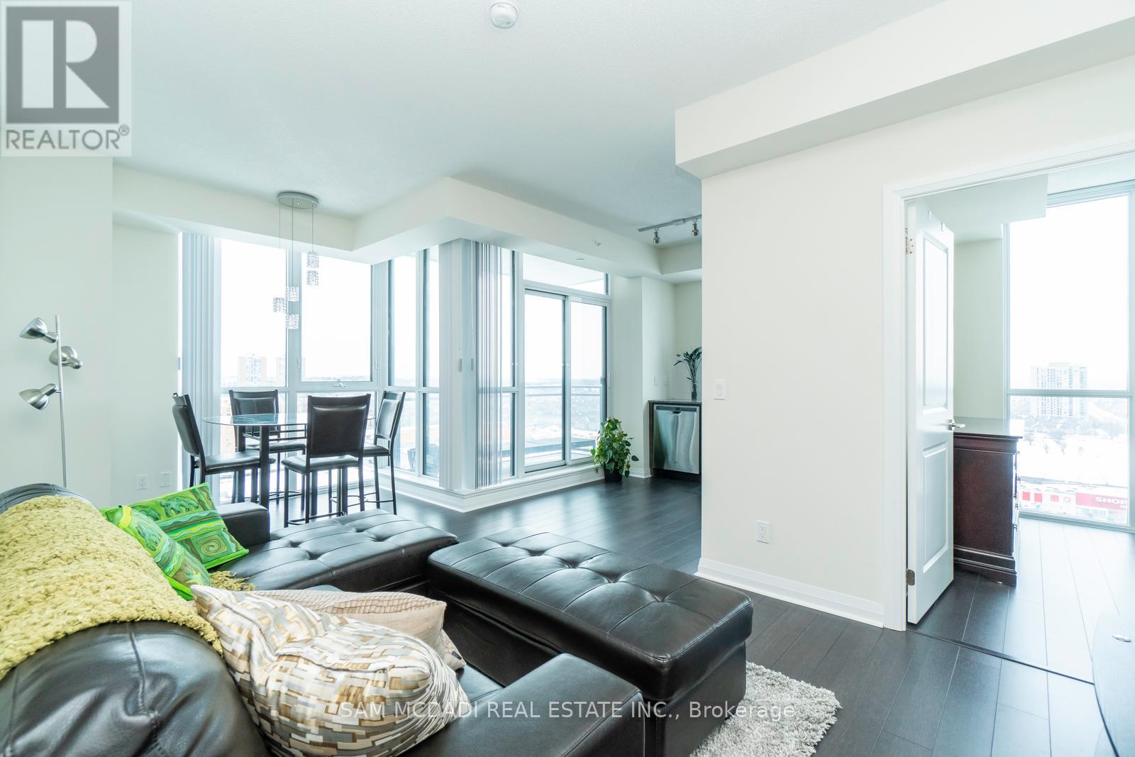 Photo 2 of 1504 55 Eglinton Avenue W, Mississauga ON