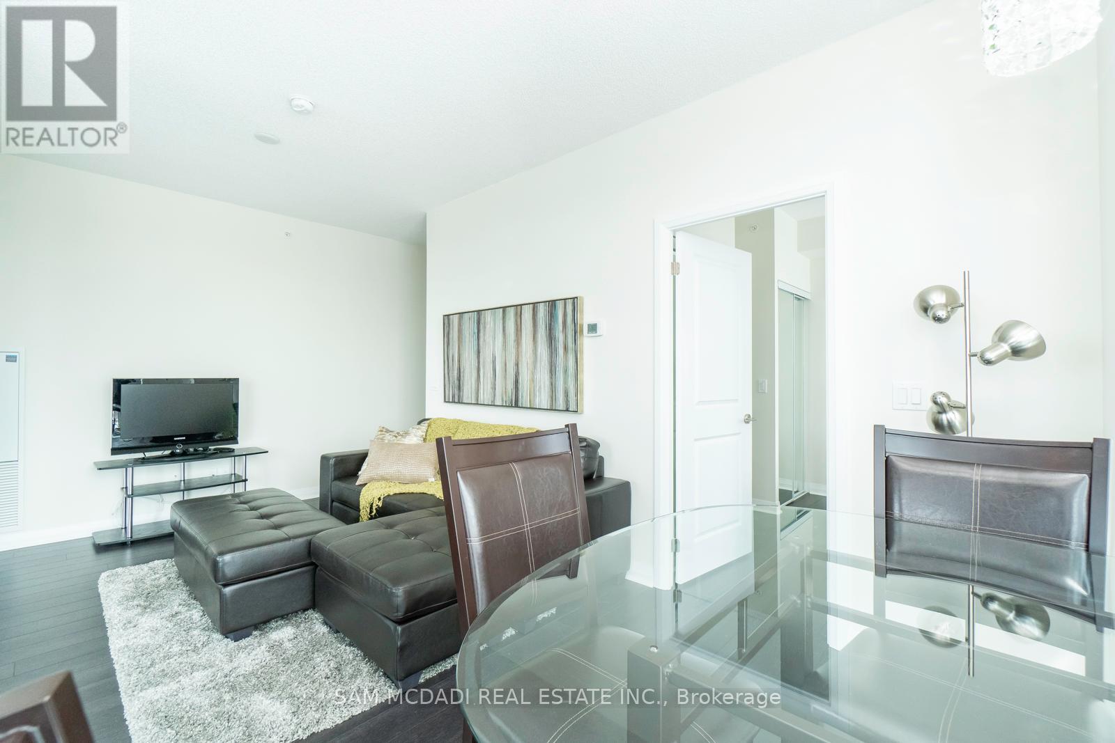 Photo 4 of 1504 55 Eglinton Avenue W, Mississauga ON