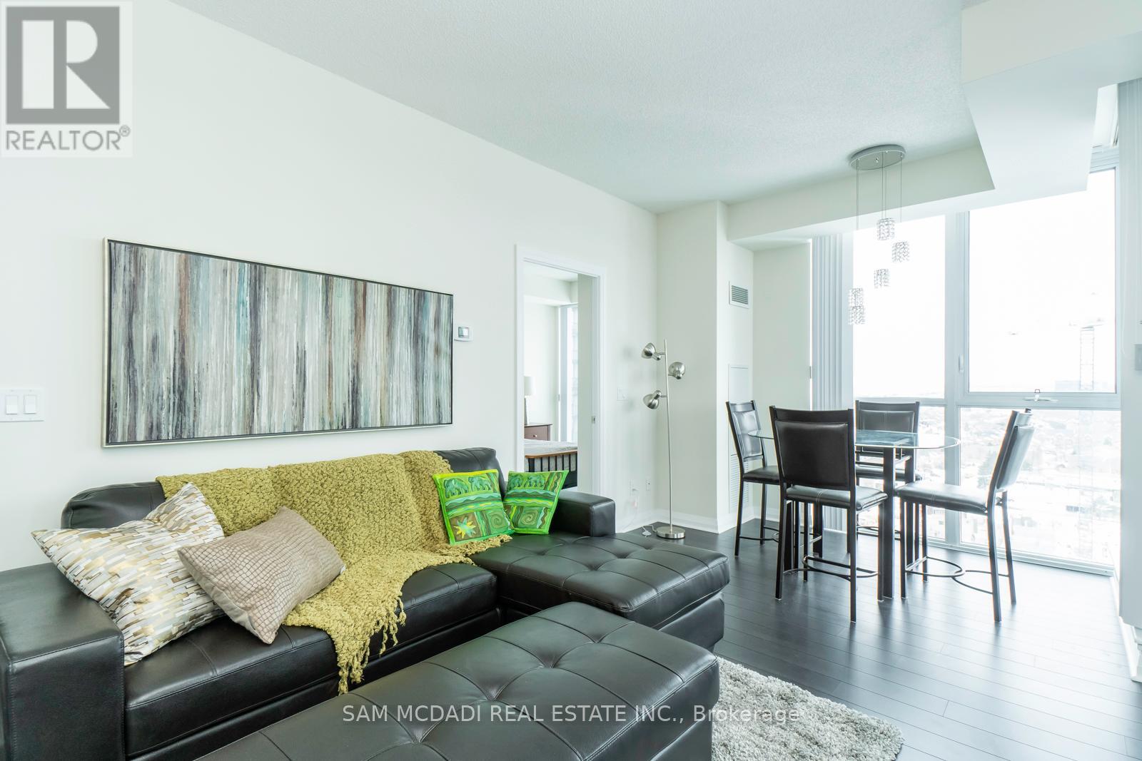 Photo 5 of 1504 55 Eglinton Avenue W, Mississauga ON