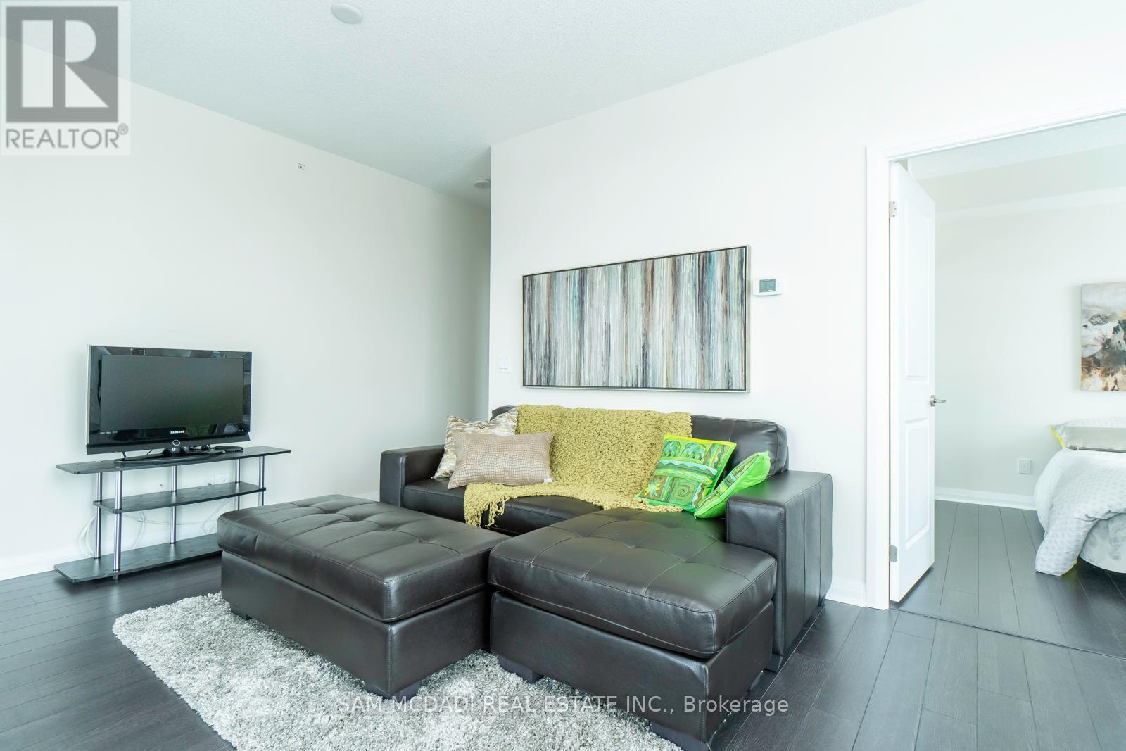 Photo 9 of 1504 55 Eglinton Avenue W, Mississauga ON