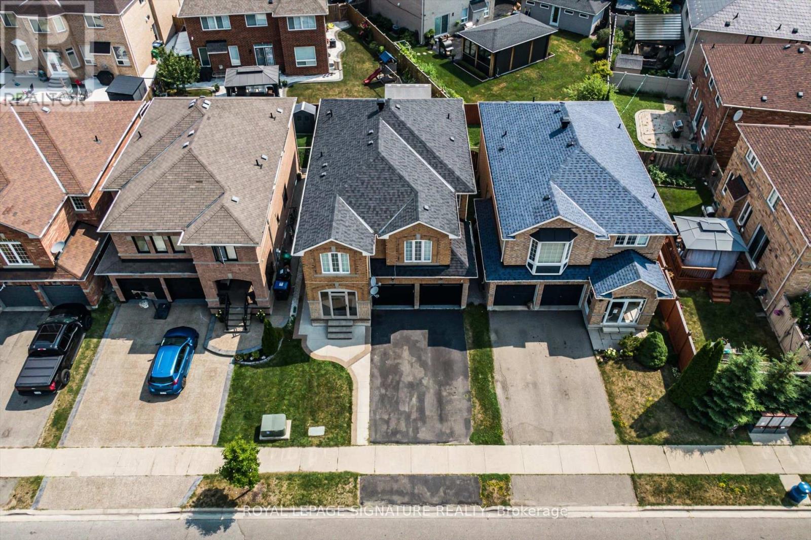 Photo 1 of 5 Thornbush Boulevard, Brampton ON
