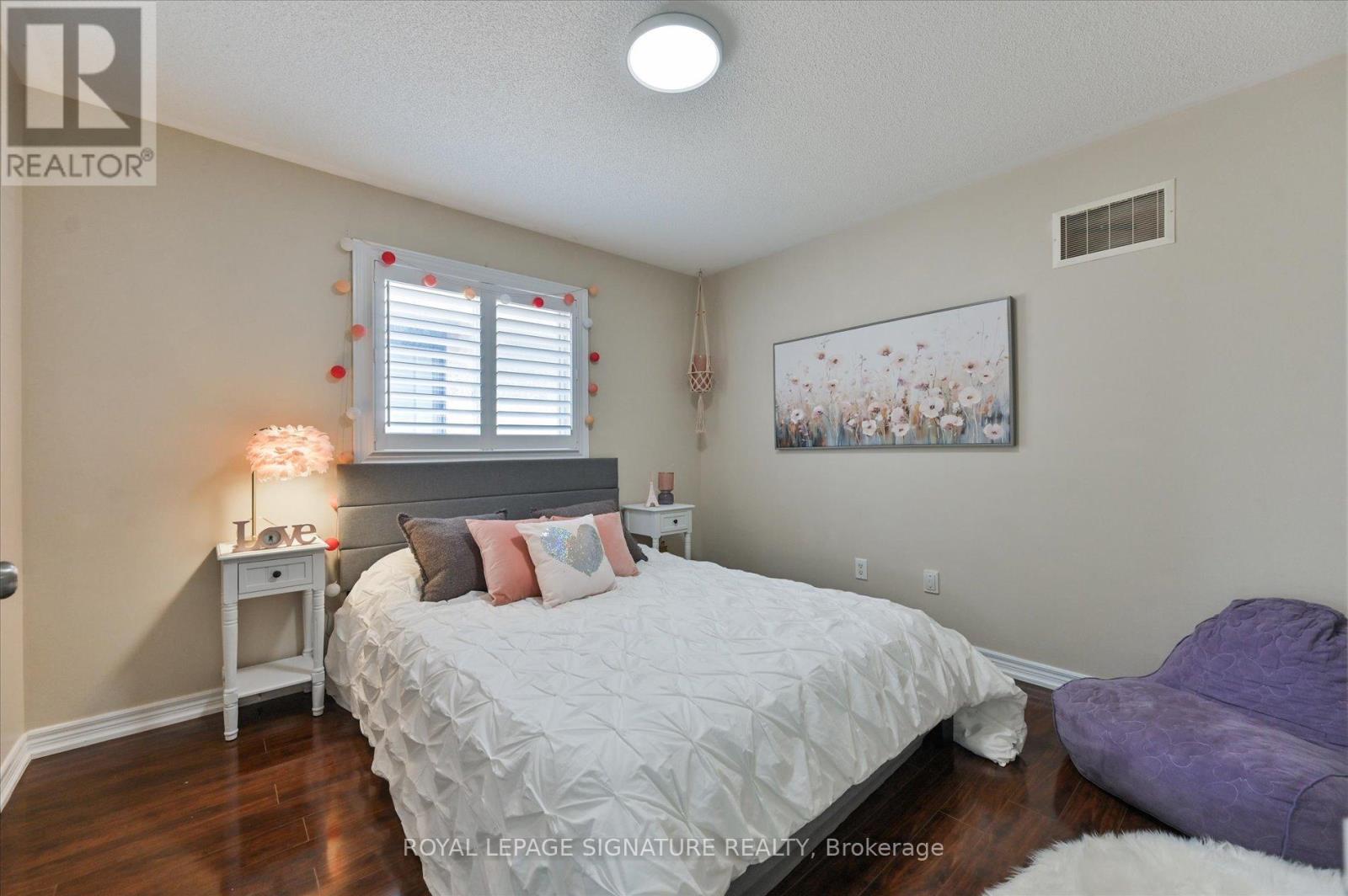 Photo 18 of 5 Thornbush Boulevard, Brampton ON