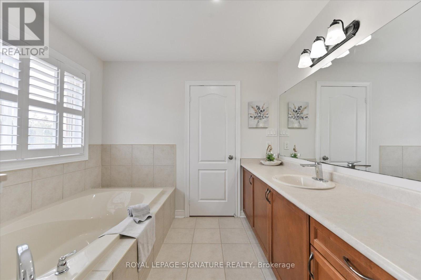 Photo 19 of 5 Thornbush Boulevard, Brampton ON