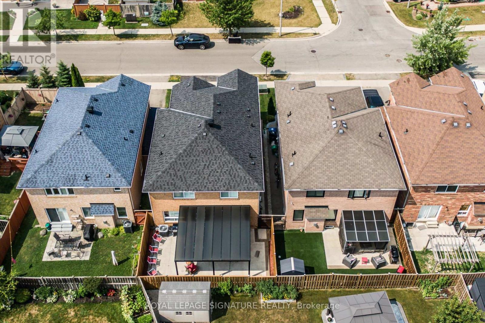 Photo 2 of 5 Thornbush Boulevard, Brampton ON